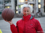 篮球场上的“浙BA奶奶”：六十多岁奶奶的篮球报到记